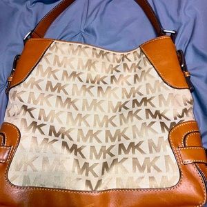 Well loved Michael kors bag 💼